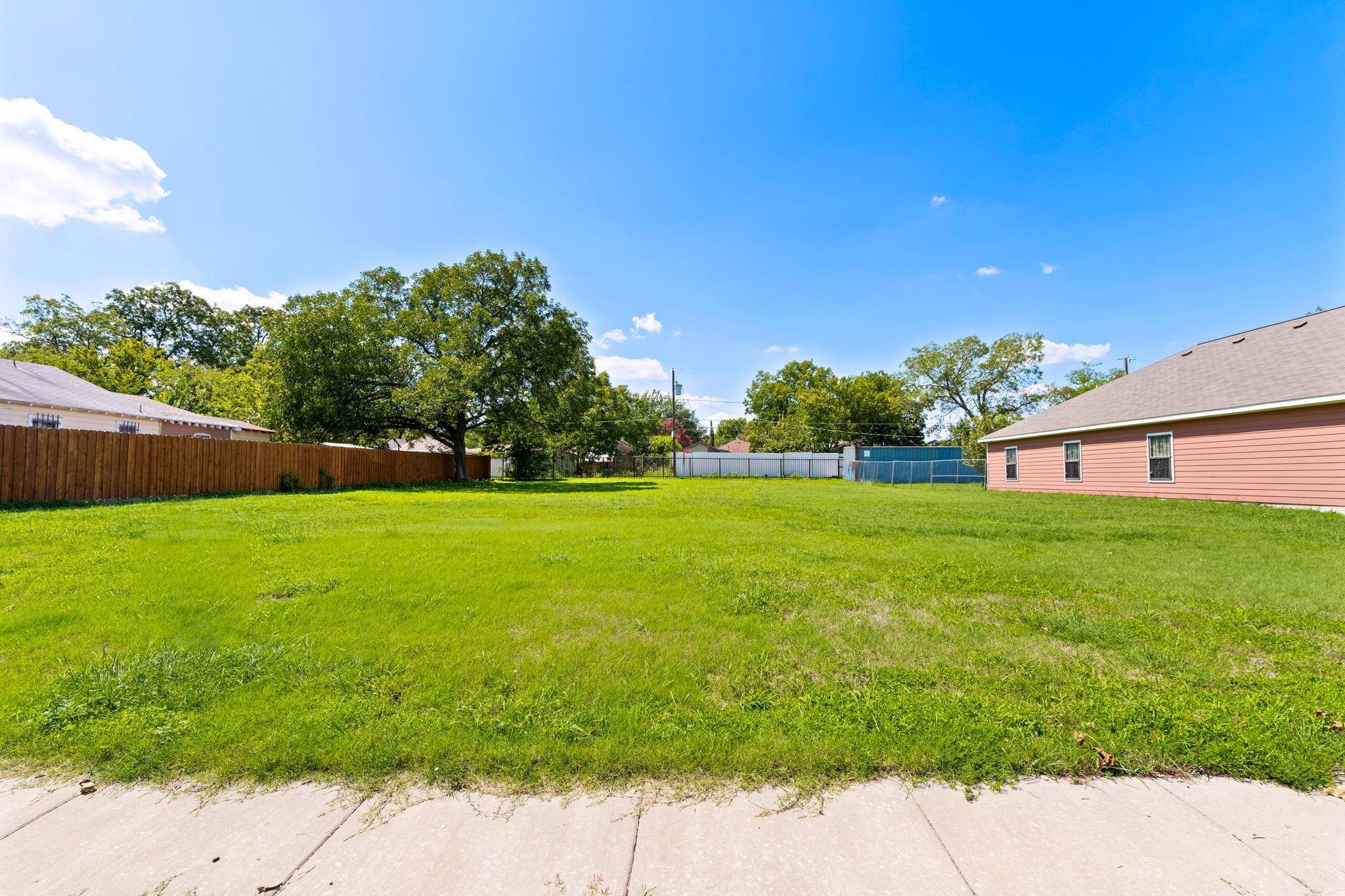 2823 Arizona Avenue, Dallas, TX 75216