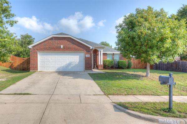 10528 Eastridge Drive, Benbrook, TX 76126