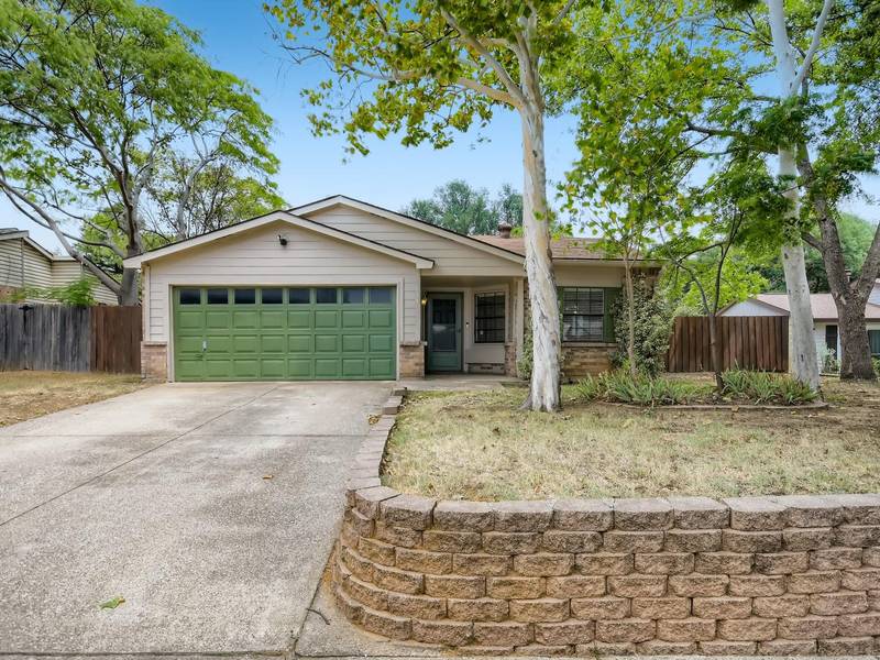 414 Moss Hill Lane, Euless, TX 76039