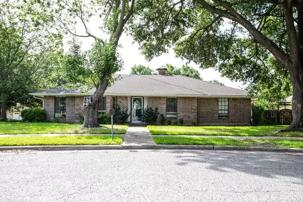 2306 William Circle, Ennis, TX 75119