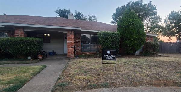 2901 Hilltop Drive, Euless, TX 76039