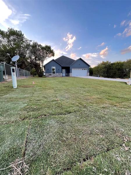 2502 Neil Court, Granbury, TX 76048