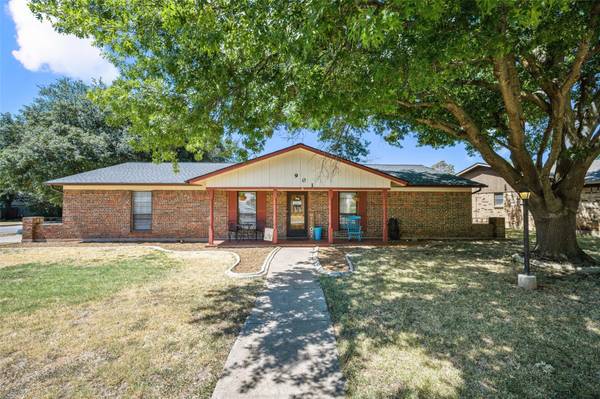 901 Redbud Street, Crowley, TX 76036