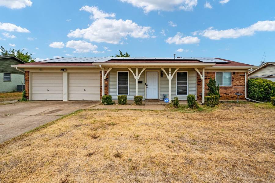 601 E Glendale Street, Crowley, TX 76036