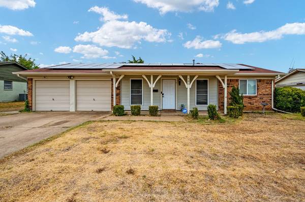 601 E Glendale Street, Crowley, TX 76036