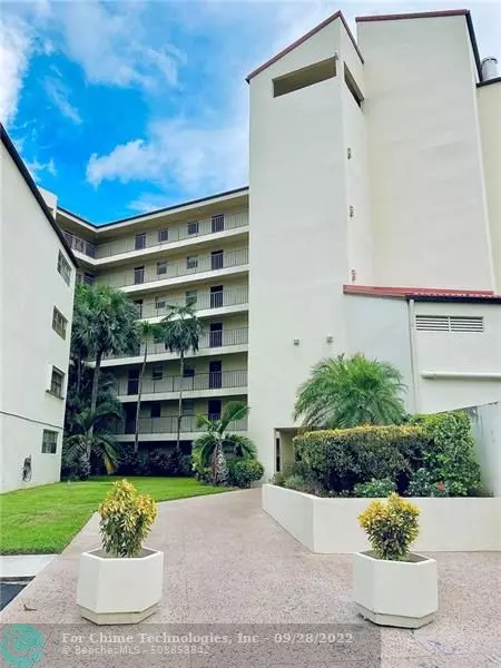 Pompano Beach, FL 33069,2314 S Cypress Bend Dr  #112