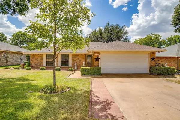 6820 Penhurst Drive, Fort Worth, TX 76133