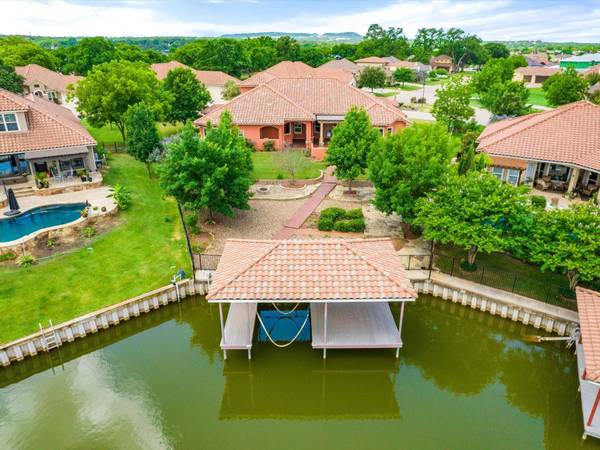 1107 Catalina Bay Boulevard, Granbury, TX 76048