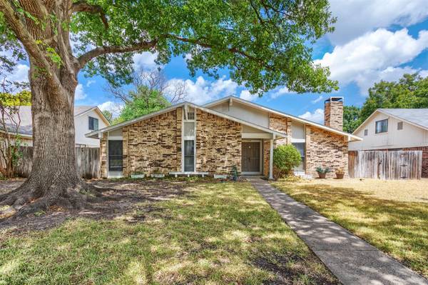 2109 Oak Brook Drive, Richardson, TX 75081