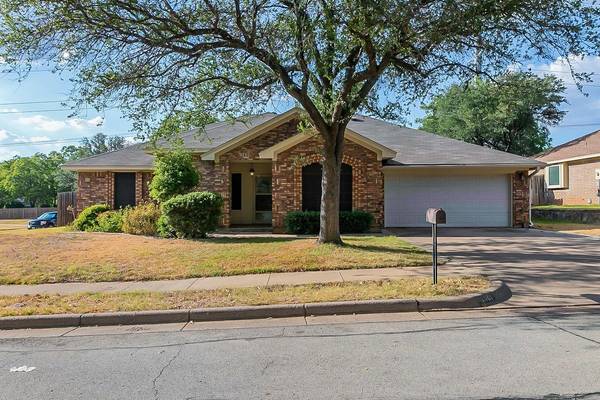 3401 Dorchester Drive, Bedford, TX 76021