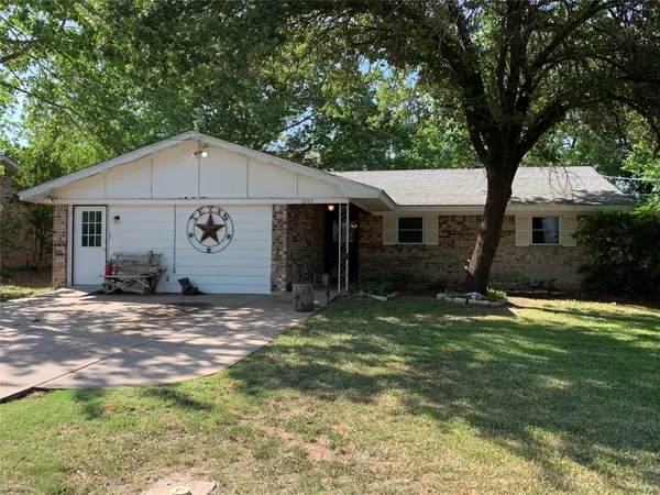 1207 W Cage Street, Stephenville, TX 76401