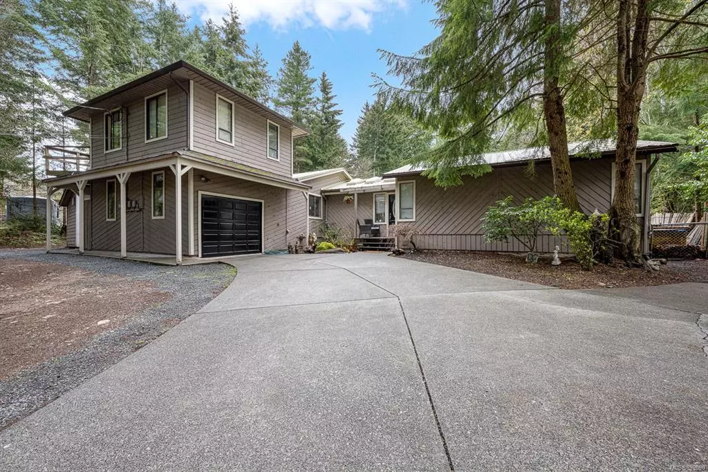 Comox, BC V9M 3Y8,1003 Aspen Rd