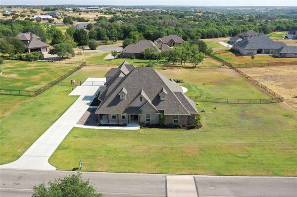 135 Club House Drive, Weatherford, TX 76087