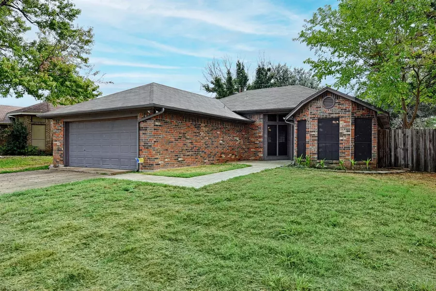 6215 Tempest Drive, Arlington, TX 76001