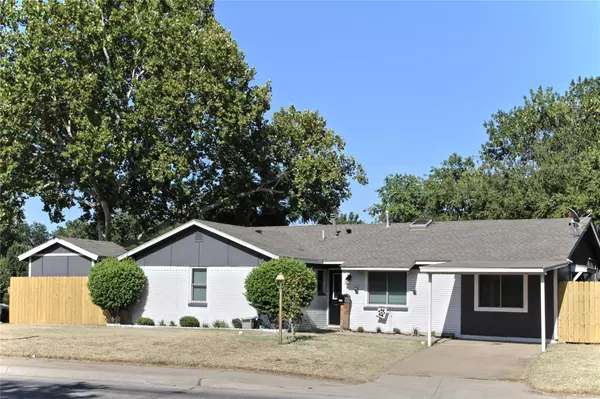 815 N Cooper Street, Arlington, TX 76011