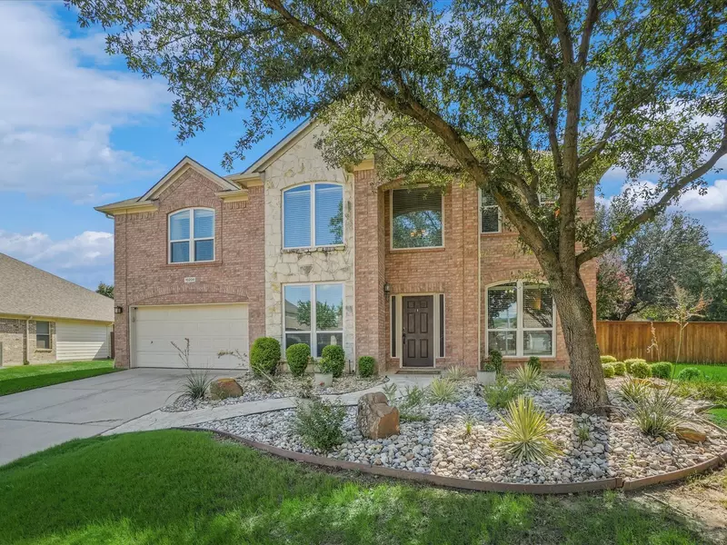 10208 Crowne Pointe Lane, Fort Worth, TX 76244