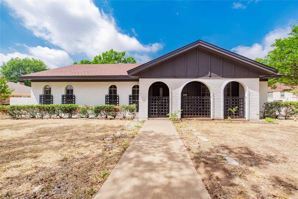 816 S Ridgeway Drive, Cleburne, TX 76033