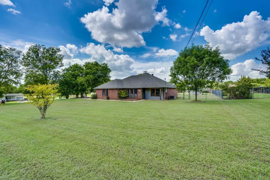 301 Meandering Way, Palmer, TX 75152