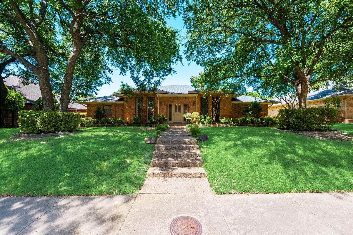 Dallas, TX 75243,10107 Candlebrook Drive