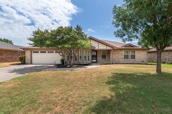 5716 Guadalajara Drive, North Richland Hills, TX 76180