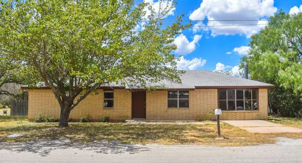 1105 N Pine Street, Brady, TX 76825