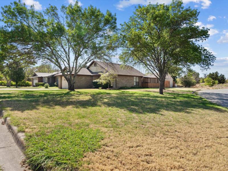 1215 Keechi Street, Weatherford, TX 76086