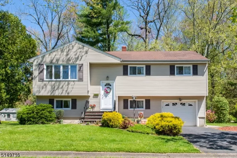 87 Primrose Ln, Closter Boro, NJ 07624