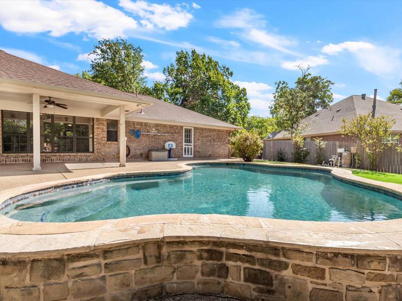 1303 Spanish Trail Drive, Granbury, TX 76048