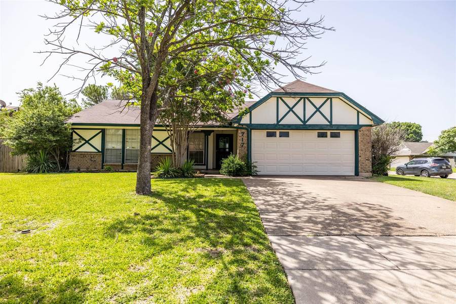 717 Kensington Lane, Mansfield, TX 76063