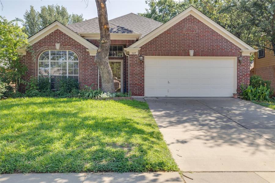 527 Deerwood Drive, Burleson, TX 76028