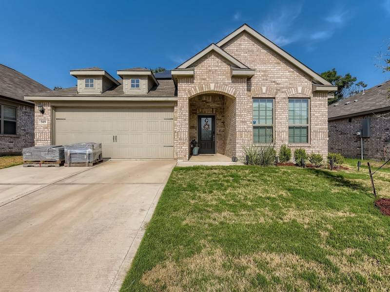 509 Cross Ridge Circle N, Fort Worth, TX 76120