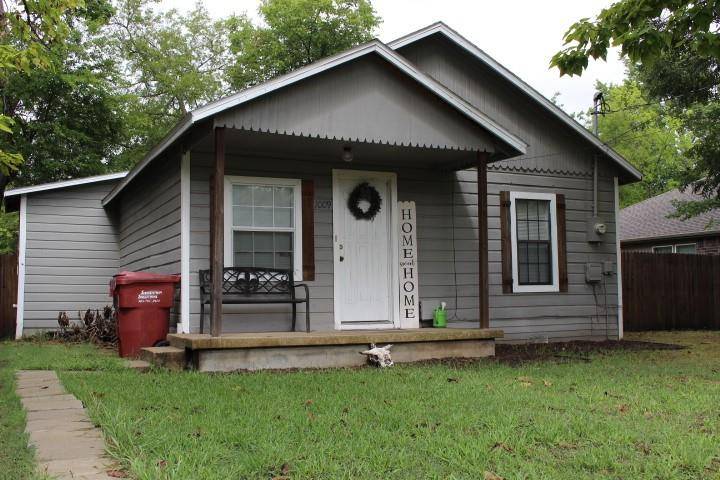 1009 Oak Street, Bonham, TX 75418