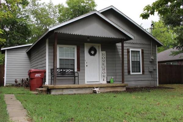 1009 Oak Street, Bonham, TX 75418