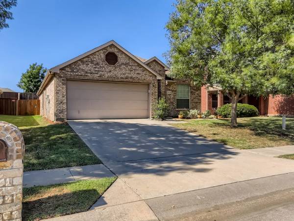 8624 Tumbleweed Drive, Cross Roads, TX 76227