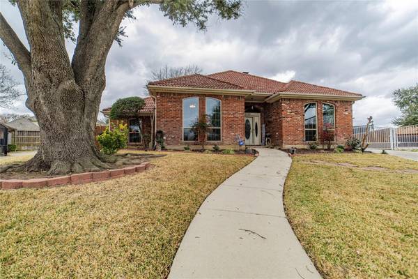 5110 Wareham Drive, Arlington, TX 76017