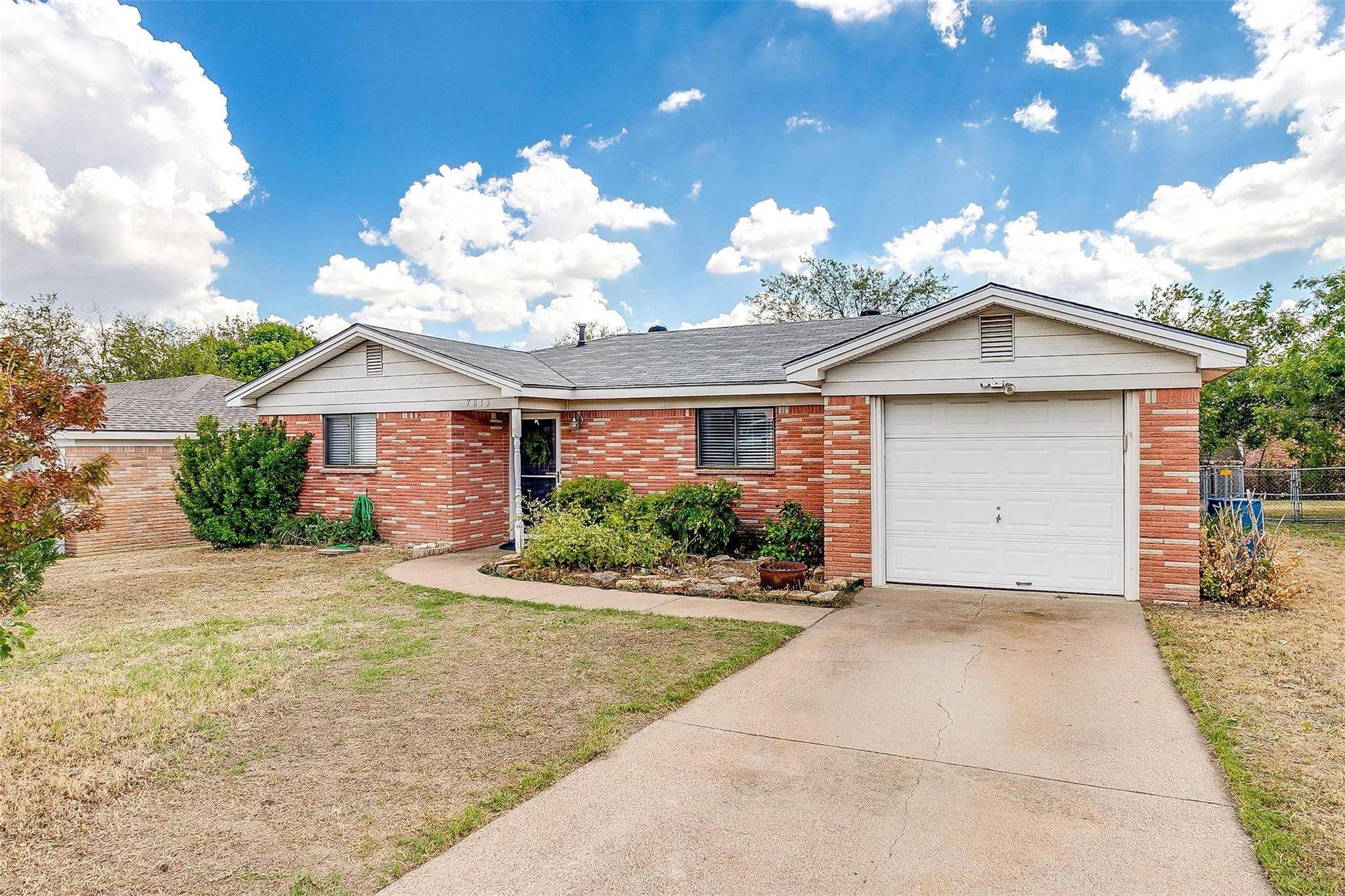 7813 Abbott Drive, White Settlement, TX 76108