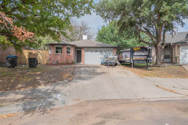 6811 Poppy Drive, Fort Worth, TX 76137