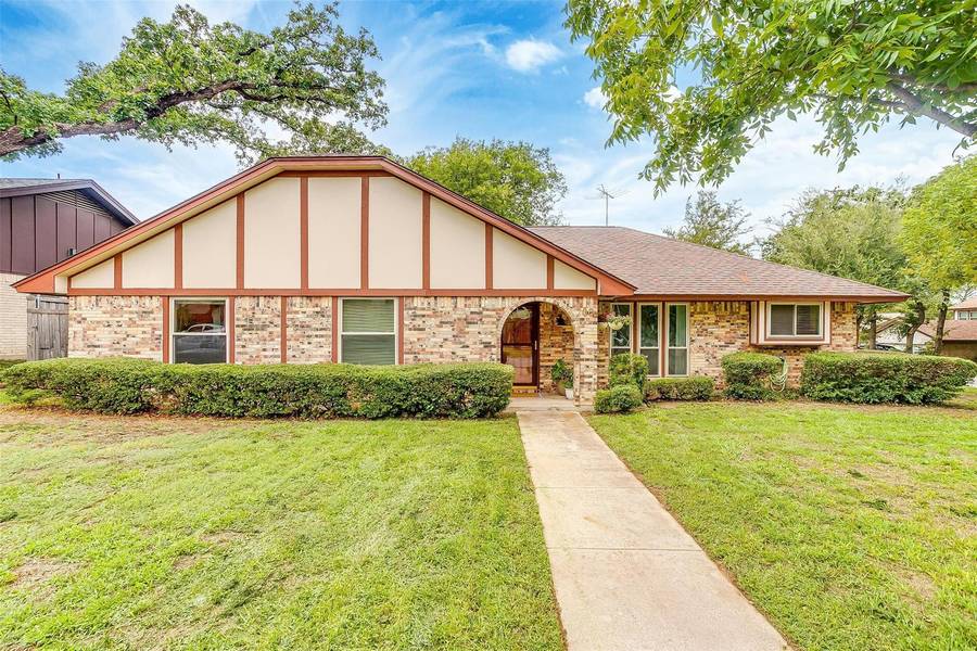 708 Castle Oak Court, Arlington, TX 76012