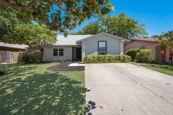 614 E Springdale Lane, Grand Prairie, TX 75052