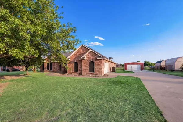 140 Saddle Ridge Drive, Waxahachie, TX 75167