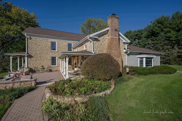 Lena, IL 61048,8936 W Cedarville Road