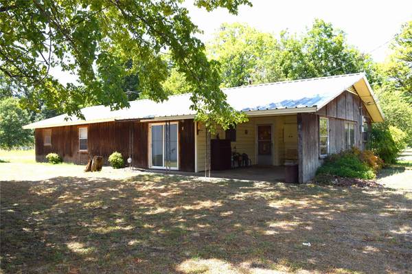 101 3rd Street, Roxton, TX 75477