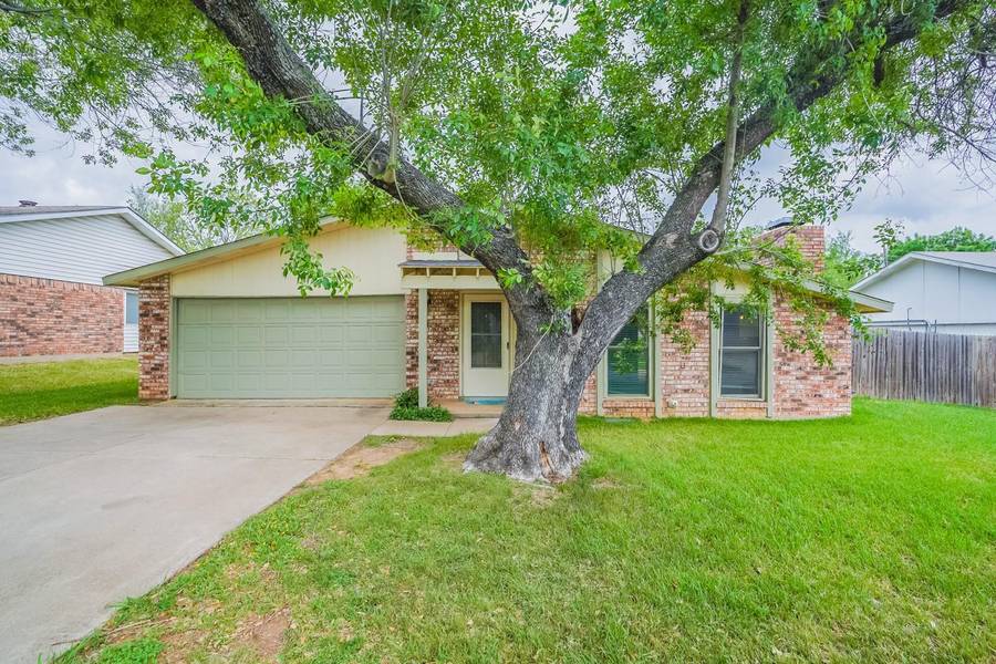 621 Spring Forest Drive, Bedford, TX 76021