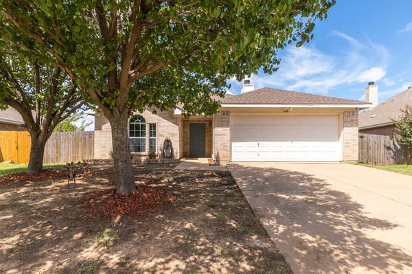 1140 Whispering Meadows, Crowley, TX 76036