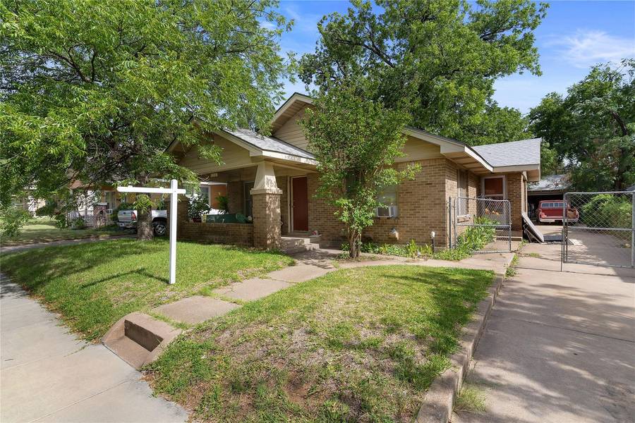 2765 Primrose Avenue, Fort Worth, TX 76111