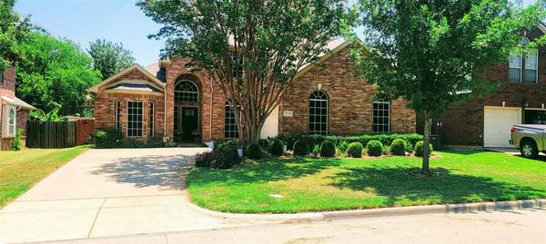 7713 Creek Meadows Drive, Fort Worth, TX 76133