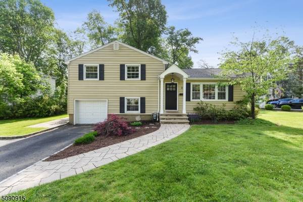 2 Countryside Dr, Livingston Twp., NJ 07039