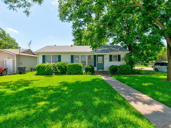 613 W Kilpatrick Street, Cleburne, TX 76033