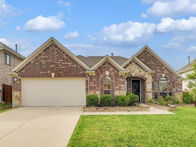 909 Hartford Court, Roanoke, TX 76262