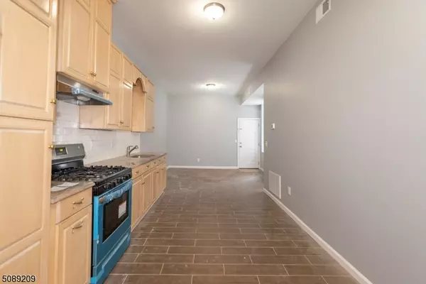 142 Ripley Pl, Elizabeth City, NJ 07206